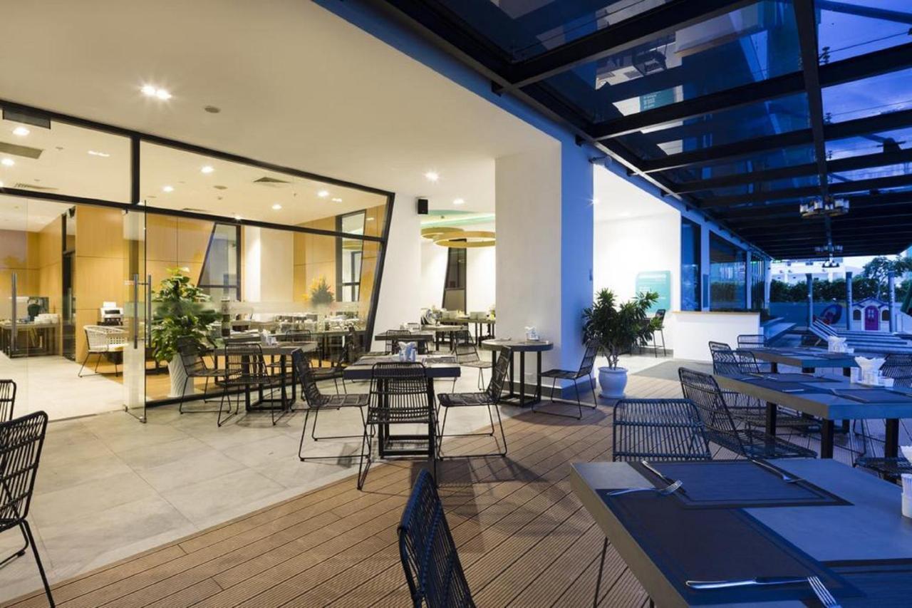 Parama Apartments Balcony Beachfront ニャチャン エクステリア 写真