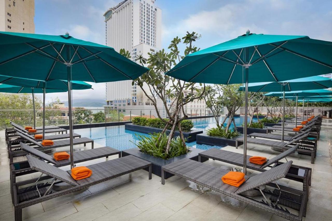 Parama Apartments Balcony Beachfront ニャチャン エクステリア 写真