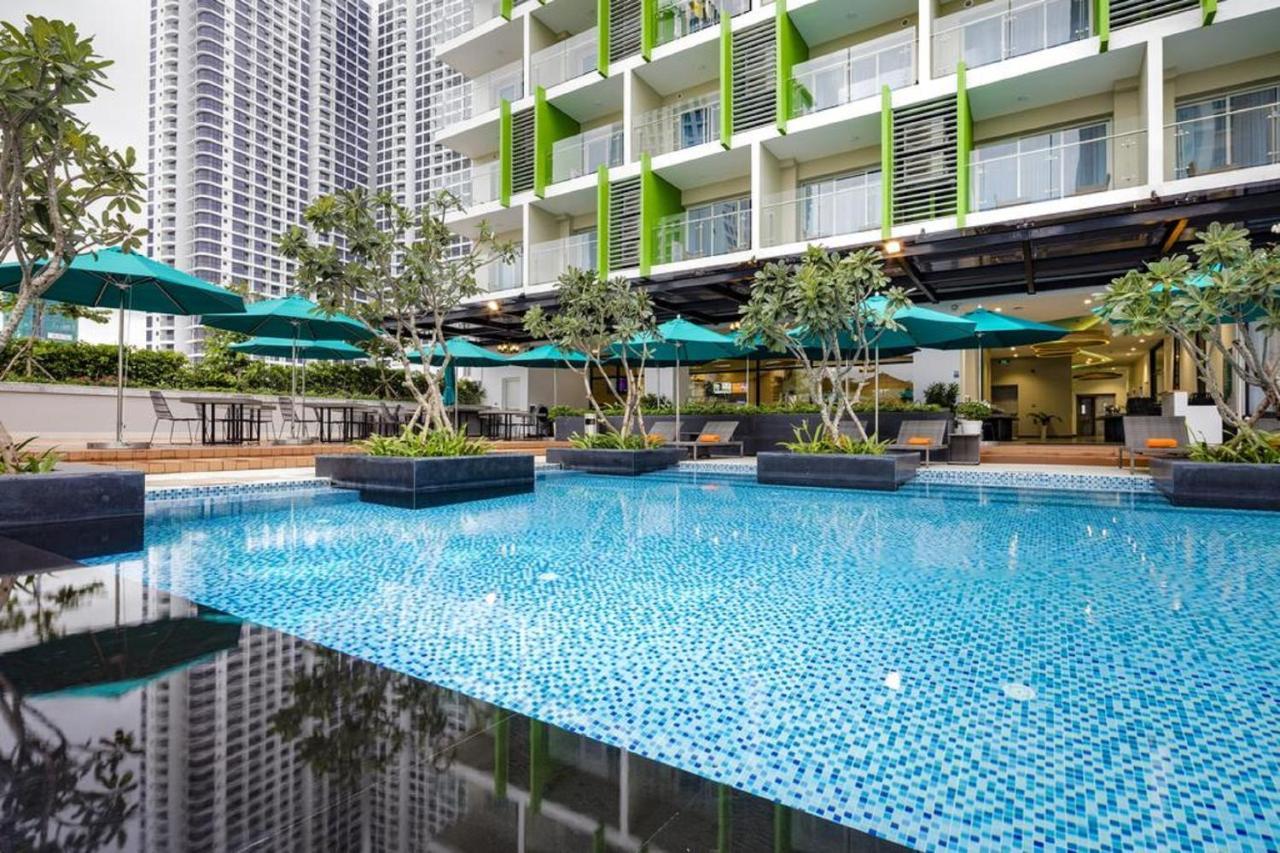 Parama Apartments Balcony Beachfront ニャチャン エクステリア 写真