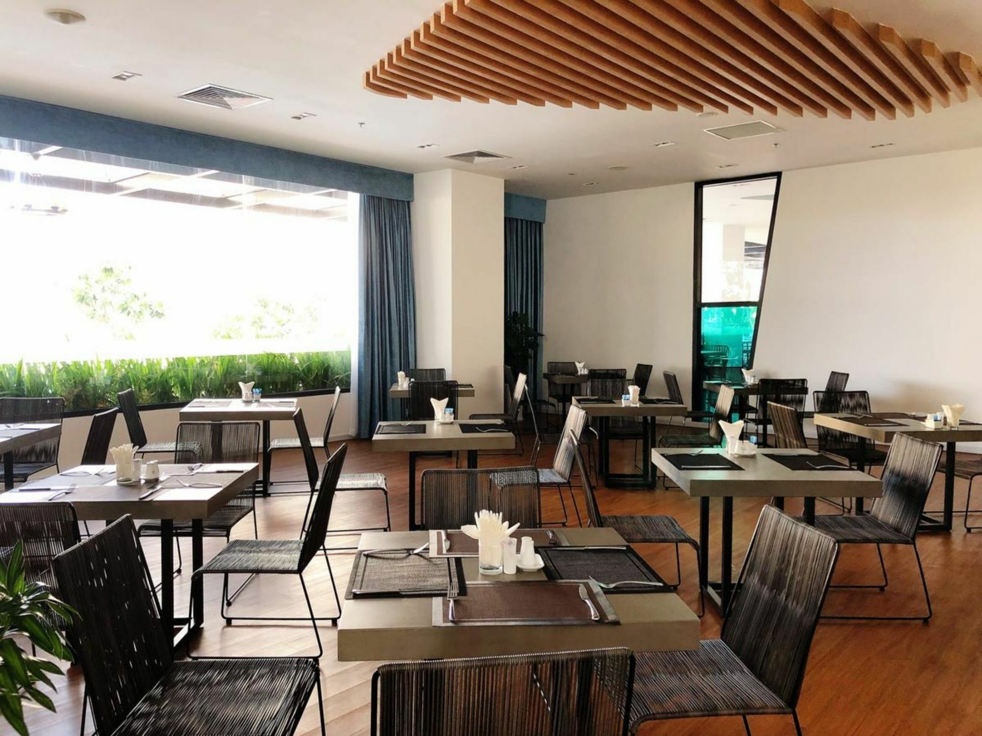 Parama Apartments Balcony Beachfront ニャチャン エクステリア 写真