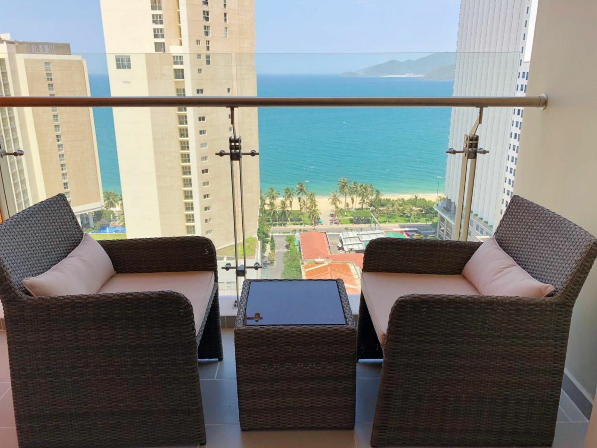 Parama Apartments Balcony Beachfront ニャチャン エクステリア 写真