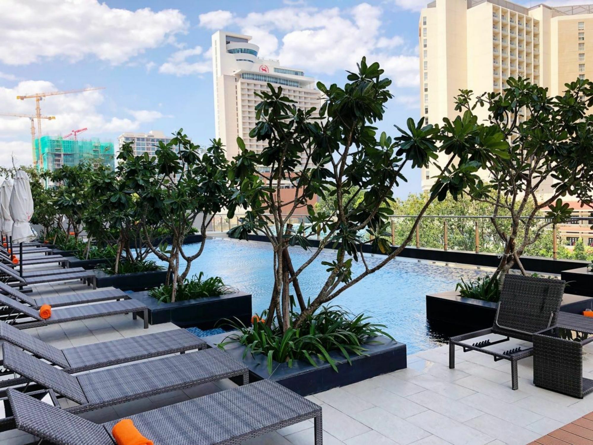 Parama Apartments Balcony Beachfront ニャチャン エクステリア 写真